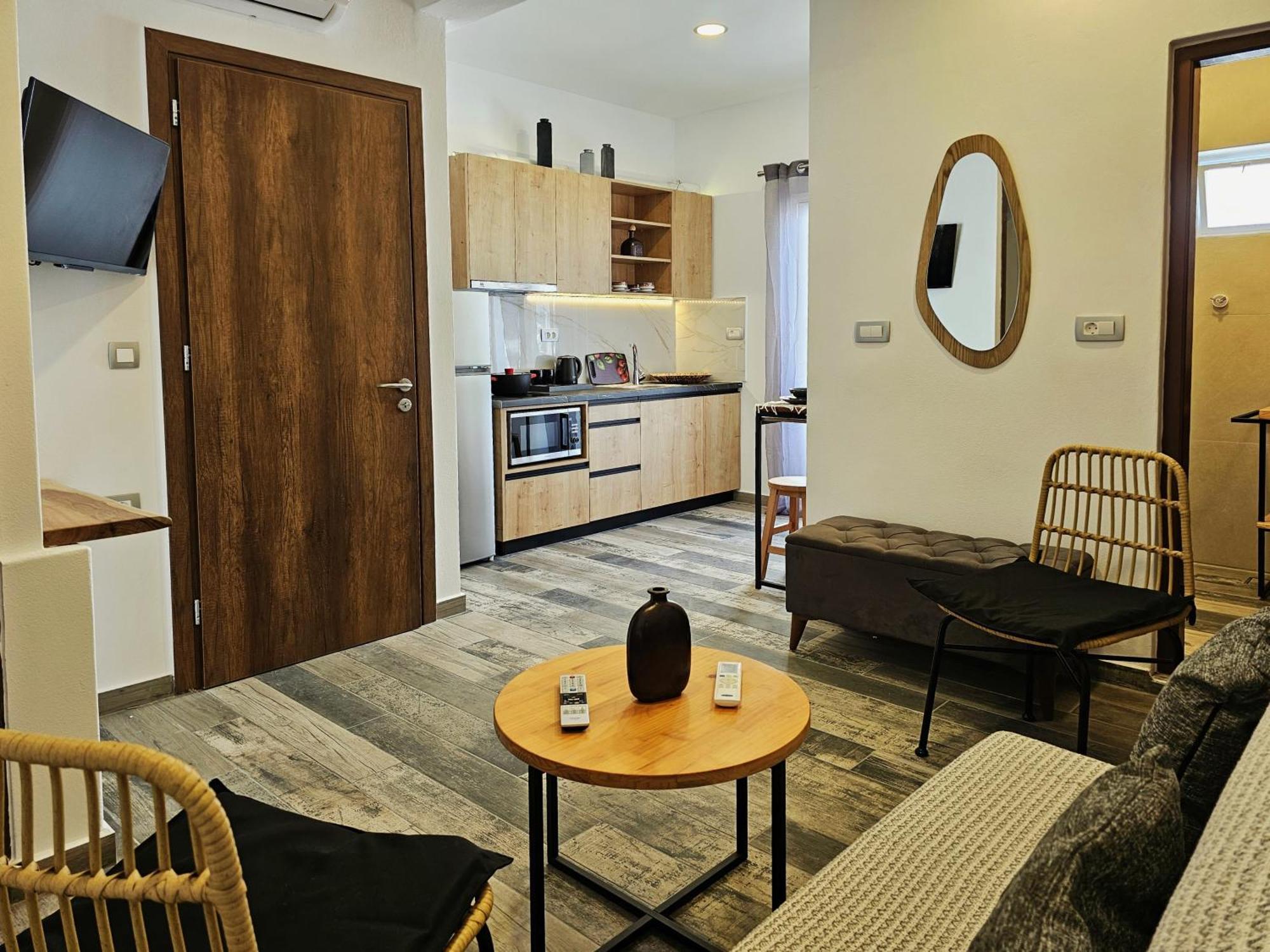 Gem Luxury Apartment Fira (Santorini)