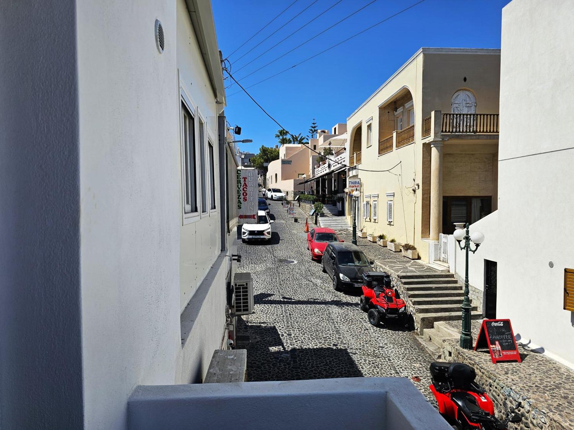 Gem Luxury Fira (Santorini)